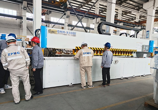 客戶訂購的第三臺數(shù)控銑邊機(jī)已組裝完成，今天來廠驗(yàn)收機(jī)器！
